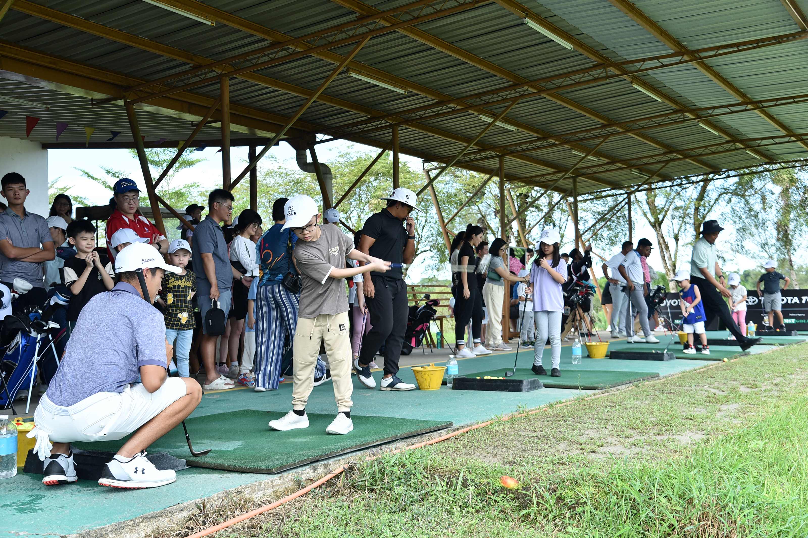 30 SIBU JUNIORS GET VALUABLE TIPS FROM TOYOTA TOUR PROFESSIONALS – Toyota