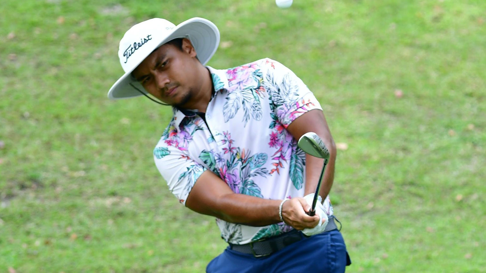 AFIF FATHI FIGHTS FEVER TO LEAD YARIS CUP AT THE MINES; LADIES AMATEUR JING XUEN LEADS WITH A 66